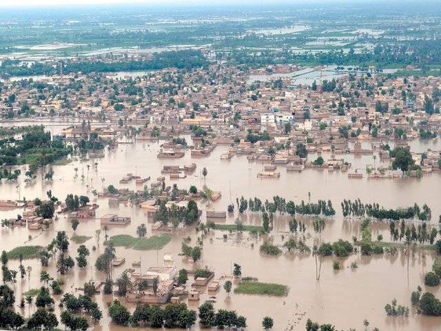 بلوچستان کا دس لاکھ آبادی والا ضلع جعفرآباد سیلابی ریلے سے مکمل تباہ ہوگیا ، تمام رابطہ سڑکیں زیر آب آنے سے نقل مکانی کرنیوالے لاکھوں متاثرین دوبارہ مشکل میں پھنس گئے ۔