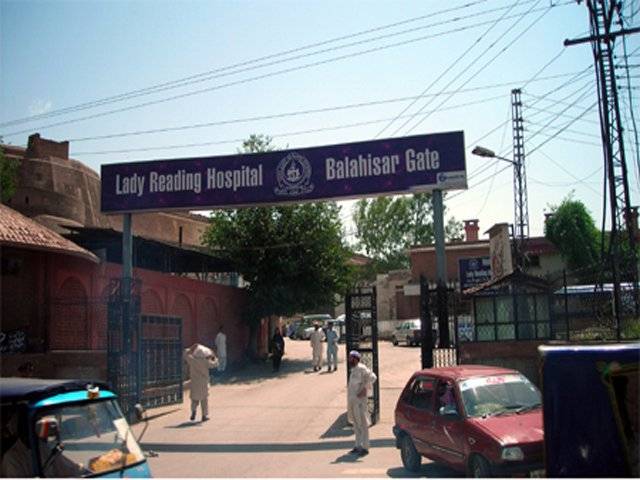 پروفیشنل ڈاکٹرزایسوسی ایشن کی جانب سے ڈاکٹر انتخاب عالم کی عدم بازیابی کے خلاف لیڈی ریڈنگ ہسپتال پشاورمیں مکمل ہڑتال کی گئی