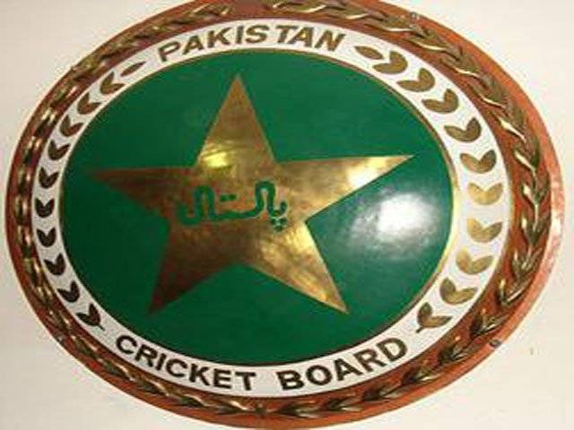متحدہ عرب امارات میں جنوبی افریقہ کے خلاف سیریزکھیلنے کے لئے پاکستانی کرکٹ ٹیم ابوظہہبی پہنچ گئی، کھلاڑیوں نے آئی سی سی کوڈ آف کنڈکٹ پردستخط کردیئے۔ 