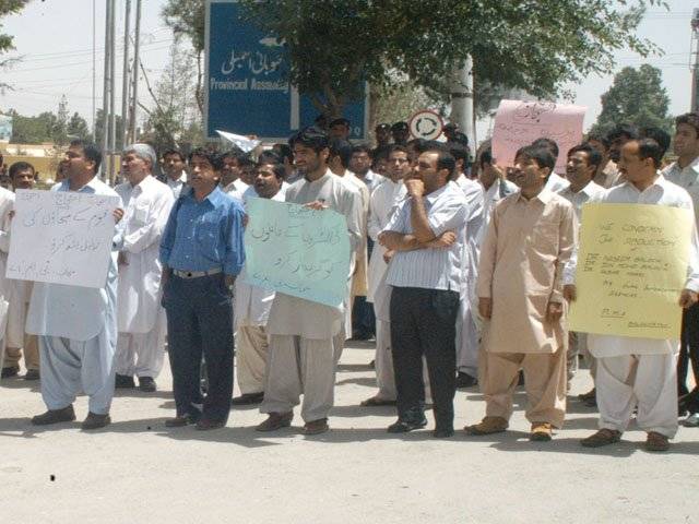 کوئٹہ سمیت بلوچستان بھر میں بولان میڈیکل کالج کے پروفیسر ڈاکٹر ممتاز حیدرکو اغوا کے بعد قتل کرنے کیخلاف ڈاکٹروں کی ہڑتال دوسرے روز بھی جاری ۔
