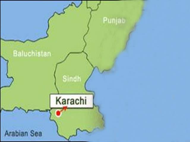 کراچی، کورنگی آئل ریفائنری کے قریب چھوٹا طیارہ گرکر تباہ ہوگیا، ریفائنری میں آگ بھڑک اُٹھی ۔