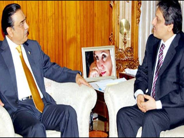 گورنر سندھ ڈاکٹر عشرت العباد نے اسلام آباد میں صدر زرادری سے ملاقات کی ، ذرائع کا کہنا ہے کہ متحدہ کے حکومت میں فیصلے کے لیے اگلے چوبیس گھنٹے انتہائی اہم ہیں۔
