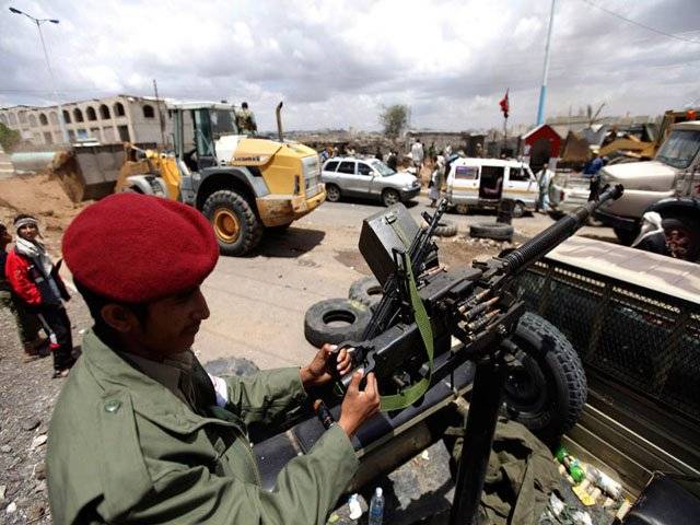 یمن کے جنوبی حصے میں فوج اورشدت پسندوں میں جھڑپ کے دوران چونتیس افراد ہلاک ہوگئے ہیں