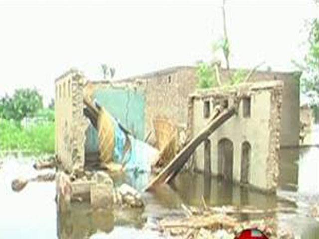 ڈیرہ غازی خان: نہر میں شگاف کے بعد سیلابی ریلہ شہر میں داخل ہو گیا لوگوں کی نقل مکانی جاری۔ ایمرجنسی نافذ کر کے فوج کو امدادی کارروائیوں کیلئے طلب کر لیا۔ 