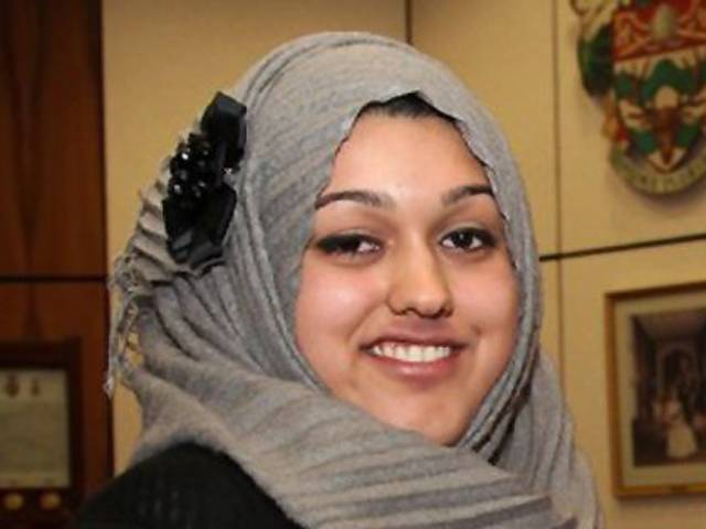 مغربی لندن کے علاقے وکنگھم سے تعلق رکھنے والی دوشیزہ سمیعہ کریم نے حجاب پہن کربرطانوی پارلیمنٹ میں خطاب کرکے نئی تاریخ رقم کردی۔