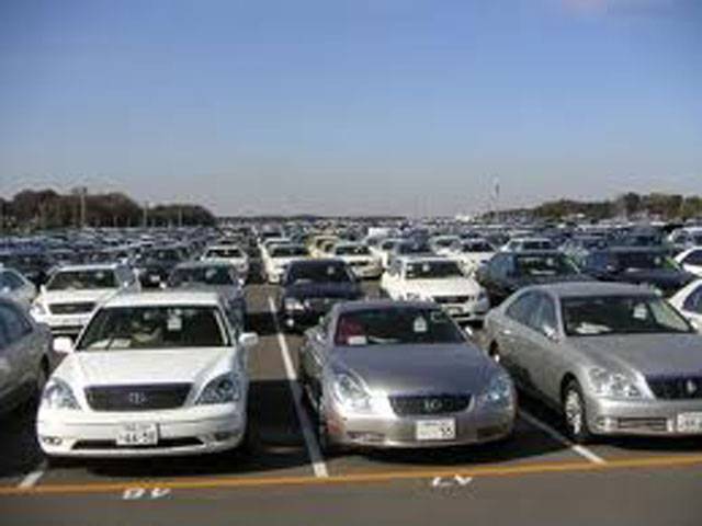 ملک میں گزشتہ سات سال کے دوران مقامی طور پر گاڑیوں کی پیداوار میں کمی جب کہ در آمد شدہ گاڑیوں کی تعداد میں اضافہ ریکارڈ کیا گیا ہے