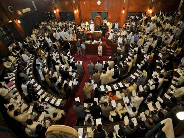 سندھ اسمبلی میں سندھ سول سروسز قانون کا ترمیمی بل منظور کرلیا گیا جبکہ متحدہ قومی موومنٹ کے چار نو منتخب ارکان نے بھی حلف اٹھالیا.