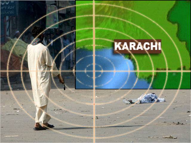 کراچی میں نامعلوم افراد کی فائرنگ کے بعد شہر کے بیشترعلاقوں میں ٹرانسپورٹ اور کاروباربند ہو گیا ، صورتحال کے پیش نظر شہر کے نجی اسکول غیر معینہ مدت تک بند کرنے کا اعلان کیا گیا ہے