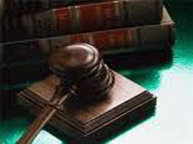 کراچی میں شاہ زیب قتل کیس کی سماعت ملزم کے وکیل کی عدم حاضری کے باعث کل تک ملتوی کردی گئی