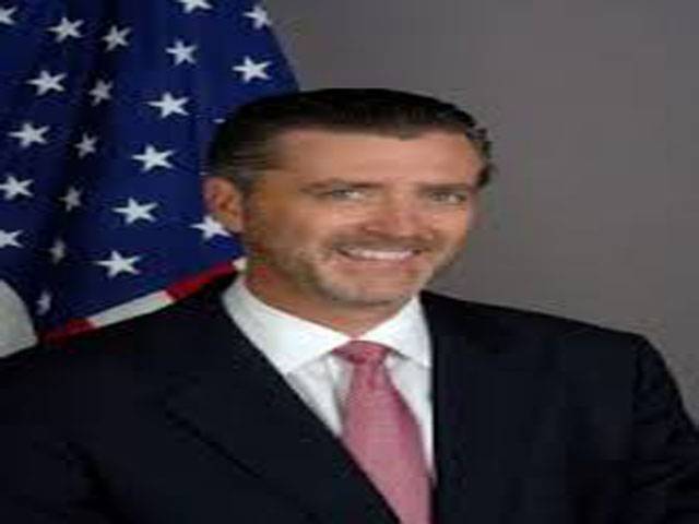 امریکہ کےسفیررچرڈ اولسن نے چیئرمین تحریک انصاف عمران خان سے ملاقات کی ہےجس میں موجودہ سیاسی صورتحال سمیت مختلف امور پر تبادلہ خیال کیاگیا۔