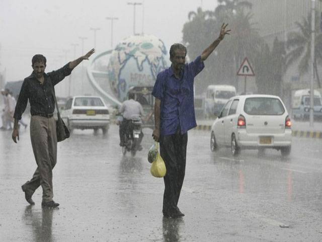  شدید گرمی سے سینکڑوں ہلاکتوں کے بعد قدرت کو بھی ترس آگیا،شہرقائد کے مختلف علاقوں میں تیزہواؤں کے ساتھ بارش 