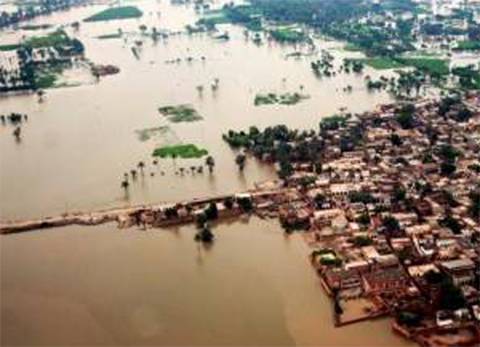 پنجاب اور سندھ میں سیلاب کی تباہ کاریاں جاری , صادق آباد میں بند ٹوٹنے سے بیس بستیاں زیرآب 