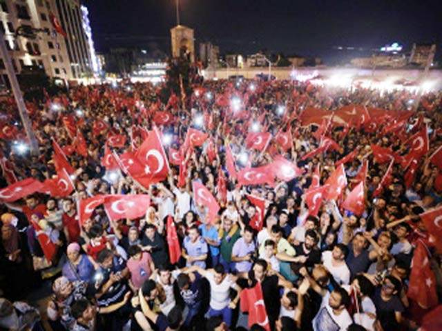 ترکی: باغیوں کیخلاف آپریشن جاری، فوجیوں سمیت 6000 ہزار گرفتار، ہلاکتیں 285 ہوگئیں