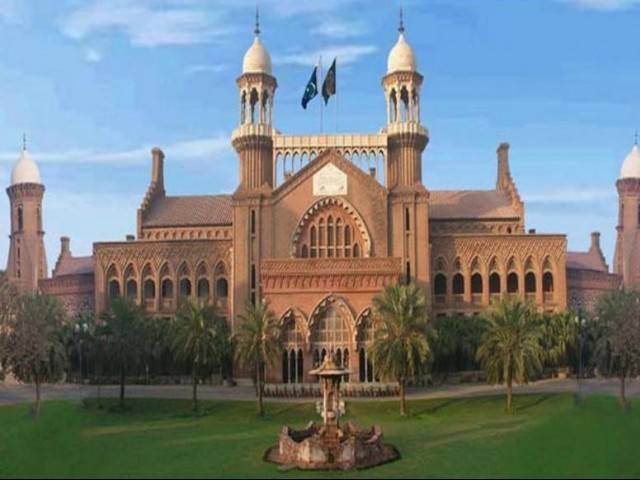 لاہورہائیکورٹ: عمران خان کو نااہل قرار دینے اور غداری کا مقدمہ چلانے کے لئے دائر درخواست ابتدائی سماعت کے لئے منظور