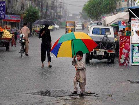 محکمہ موسمیات کی ملک کے بیشتر علاقوں آیندہ اڑتالیس گھنٹوں کے دوران مون سون کی شدید بارشوں کی پیش گوئی