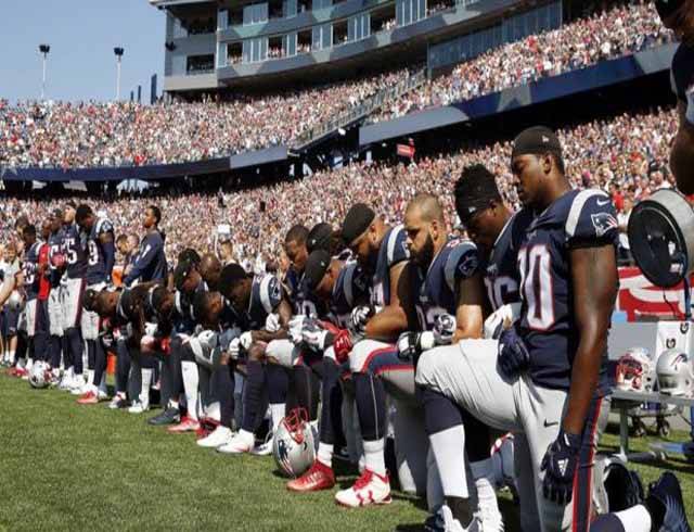 ٹرمپ کے بیان پر سیاہ فام فٹبالرز بھڑک اٹھے، قومی ترانے پر کھڑے ہونے سے انکار