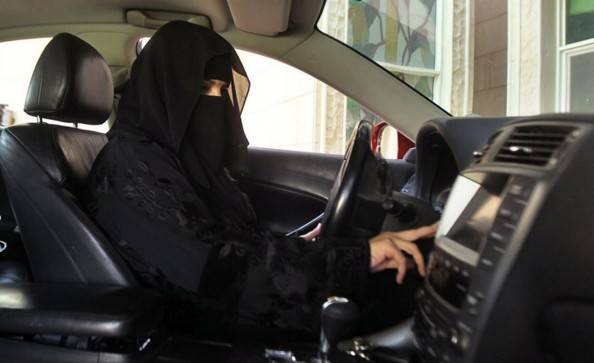 سعودی عرب : خواتین کو ڈرائیونگ کی اجازت دے دی گئی