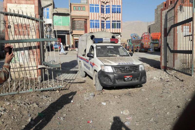 کوئٹہ:ہزار گنجی میں پولیس گاڑی کے قریب دھماکا، متعدد افراد زخمی 