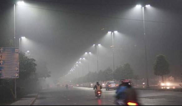 پنجاب میں قومی شاہراہوں پر دھند کی وجہ سے حد نگاہ بعض مقامات پر صفر