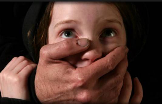 جرمنی : بچوں سے زیادتی کرنے والا 8 رکنی گروہ گرفتار