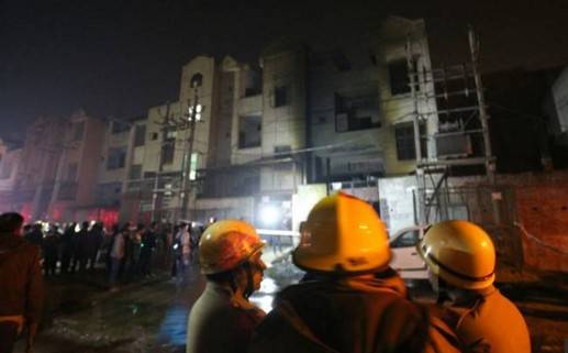 نئی دہلی: آتش بازی کی فیکٹری میں آگ لگنے سے 8 خواتین اور 2بچوں سمیت 17افراد ہلاک،30زخمی