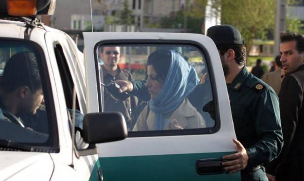 ایران:حجاب مخالف مہم میں حصہ لینے والی 29خواتین گرفتار