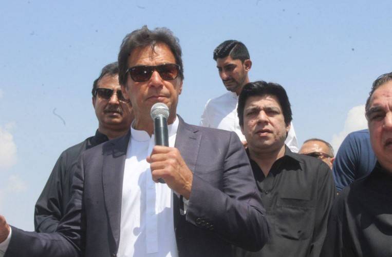 حکومت کے پاس پی آئی اے کی نجکاری کرنے کا مینڈیٹ نہیں ہے:عمران خان 