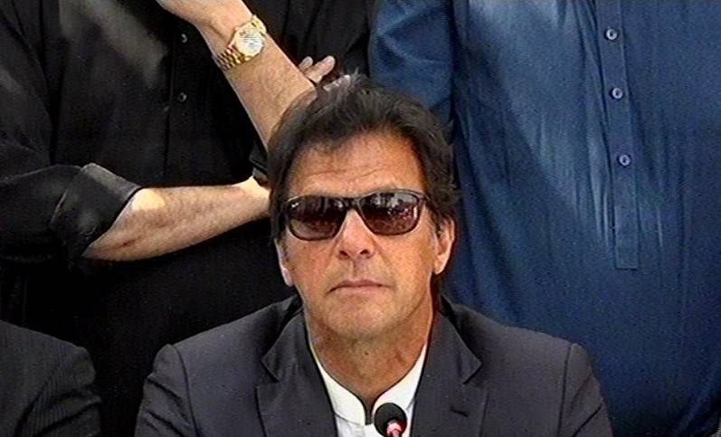 ساری قوم سیاستدانوں پرلعنت بھیج رہی ہے،ایک ایم پی اے کا ضمیرخریدنے کے لیے 4کروڑ کی قیمت لگی:عمران خان