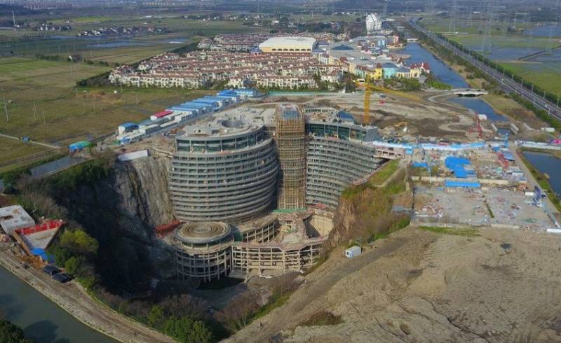 چین میں زیر زمین شاندار ہوٹل کی تعمیر
