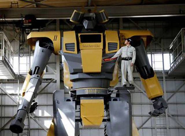  جاپان میں ساڑھے آٹھ میٹر اونچا دلچسپ انسانی روبوٹ تیار