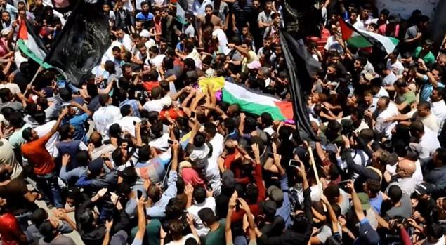 اسرائیلی فوج کے ہاتھوں شہید فلسطینی نرس کی تدفین، ہزاروں کی شرکت