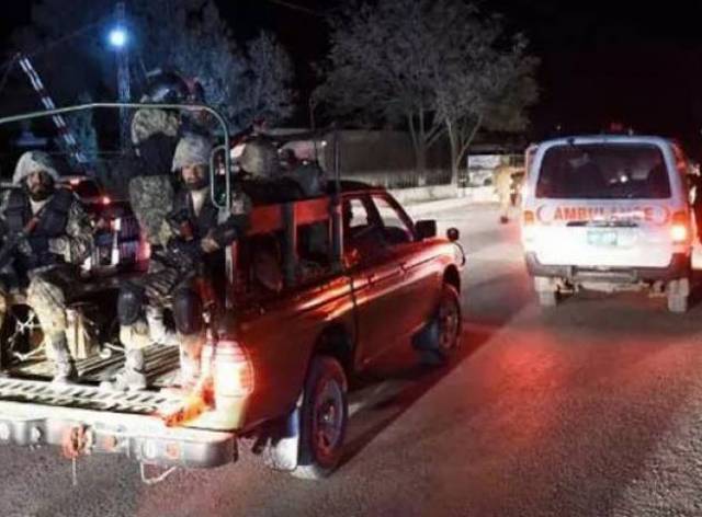 کوئٹہ:دہشتگردوں نے خوشیوں کے دن کو غمی میں بدل دیا، لیویز کی گاڑی پر فائرنگ کے نتیجے میں اہلکار سمیت تین افراد شہید