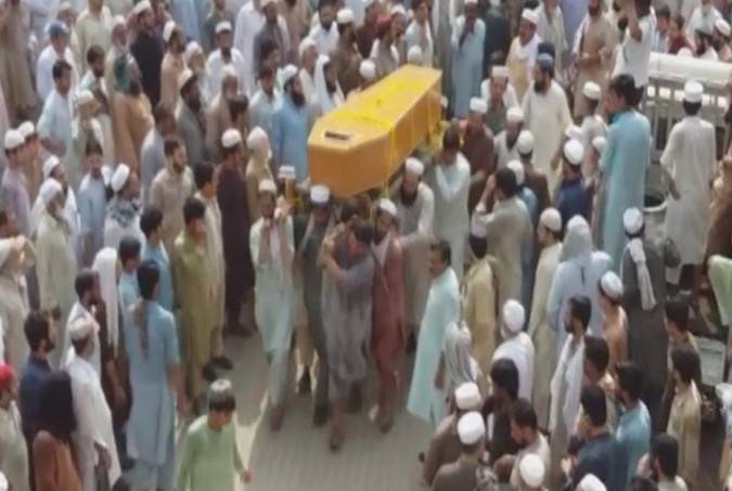 خودکش حملہ:پشاور کی فضا سوگوار، 10 شہدا کی اجتماعی نماز جنازہ ادا 