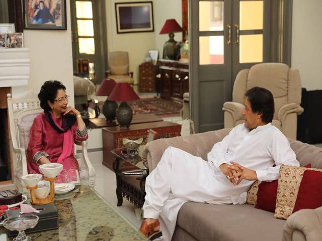 ملیحہ لودھی کی بنی گالا میں عمران خان سے ملاقات،انتخابات میں کامیابی پر مبارکباد 