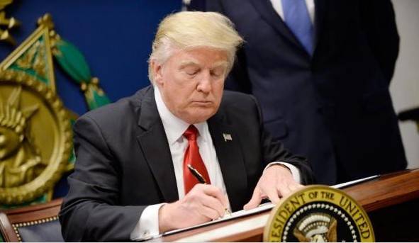 امریکہ کی ایران پر نئی اقتصادی پابندیاں، ٹرمپ نے دستخط کر دئیے