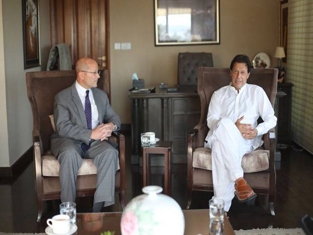امریکی سفیر کی کپتان سے ملاقات، امریکہ سے بہتر تعلقات کے خواہاں ہیں:عمران خان