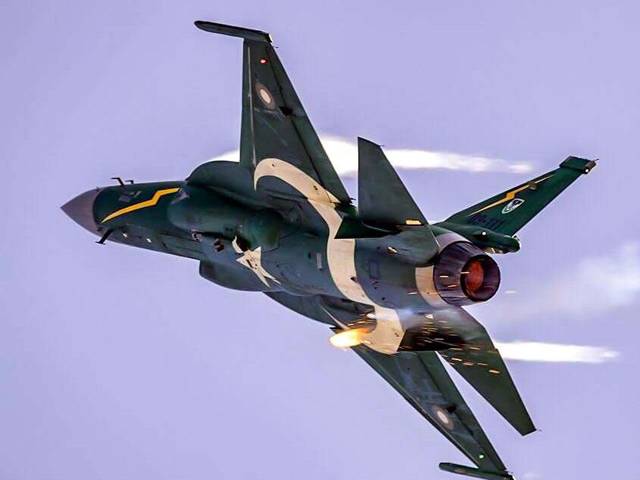  پولینڈ: پاک فضائیہ کے JF-17 تھنڈر طیارے کی پولش ائیر شو میں دھوم 