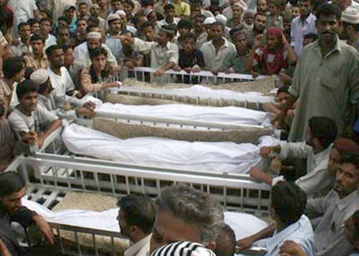 سیہون حادثے میں جاں بحق 8 افراد کی تدفین