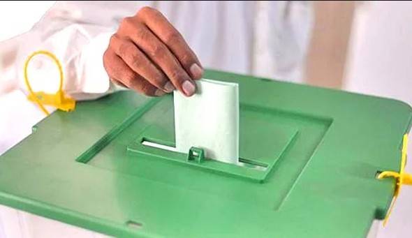  عمران خان ،چودھری شجاعت، اسد قیصر،سعد رفیق اور ہمایوں اختر سمیت دیگر نے ووٹ کاسٹ کیا