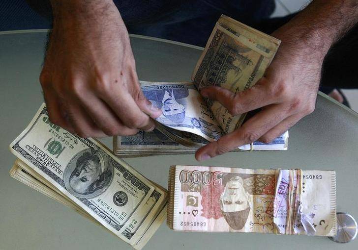 پاکستانی مارکیٹ میں پھر ڈالر کی اڑان،50 پیسے اضافہ ریکارڈ