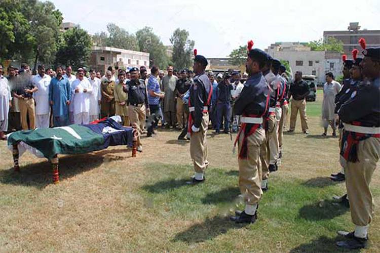 راولپنڈی: فائرنگ سے جاں بحق پولیس اہلکار کی نماز جنازہ ادا کر دی گئی