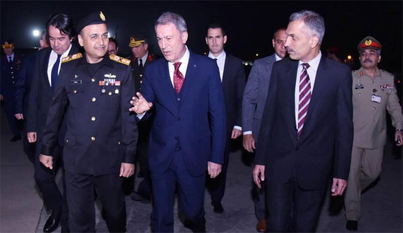ترک وزیر دفاع 2روزہ سرکاری دورے پر اسلام آباد پہنچ گئے