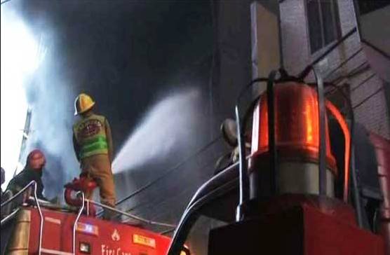 ہال روڈ لاہور :دکان میں آتشزدگی، لاکھوں کا سامان جل کر راکھ