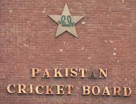 پاکستان کرکٹ بورڈ نے چار افسران کے لیے نئی گاڑیاں خرید کر اپنے ہی بنائے قوانین کو توڑ دیا 