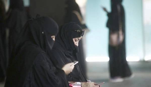 سعودی خواتین کوطلاق کا فیصلہ موبائل پر بھیجا جائیگا،نیاقانون متعارف 