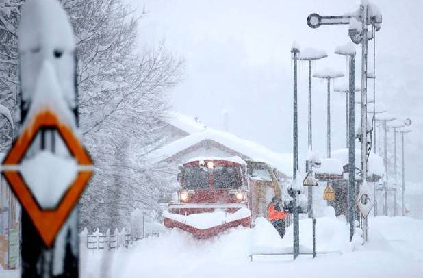 جرمنی سمیت کئی یورپی ممالک میں برفباری کے باعث نظام زندگی مفلوج