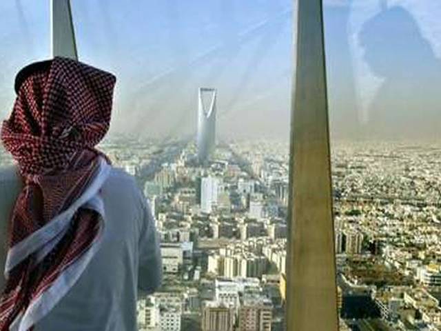 سعودی عرب: 3 ماہ میں 3 لاکھ غیر ملکی سعودی مارکیٹ سے نکل گئے