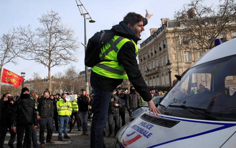 فرانس:پیلی جیکٹ مظاہرین کا پھر احتجاج، درجنوں گرفتار 