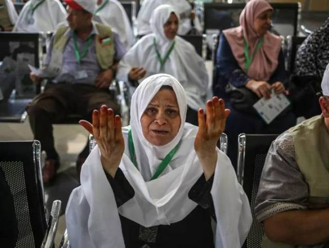 غزہ کے شہریوں کے لیے عمرہ سروس 4 سال بعد بحال کر دی: فلسطینی وزیر اوقاف