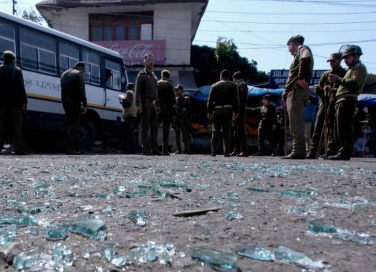 مقبوضہ کشمیر میں جموں بس سٹینڈ پر دستی بم حملے میں 18 افراد زخمی